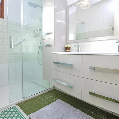 Gorgeous In Saint-laurent-du-verdo Semesterbostad