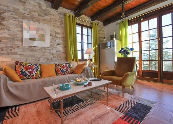 Gorgeous In Saint-laurent-du-verdo *