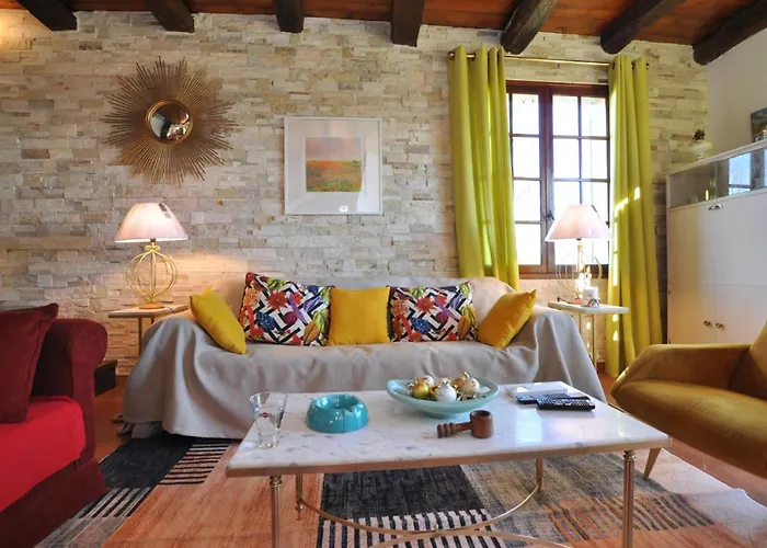Holiday home Gorgeous In Saint-laurent-du-verdo Saint-Laurent-du-Verdon